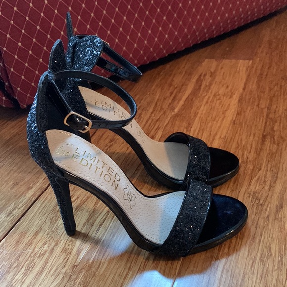 Primark Limited Edition Black Sparkly Bow Heels - Picture 4 of 5